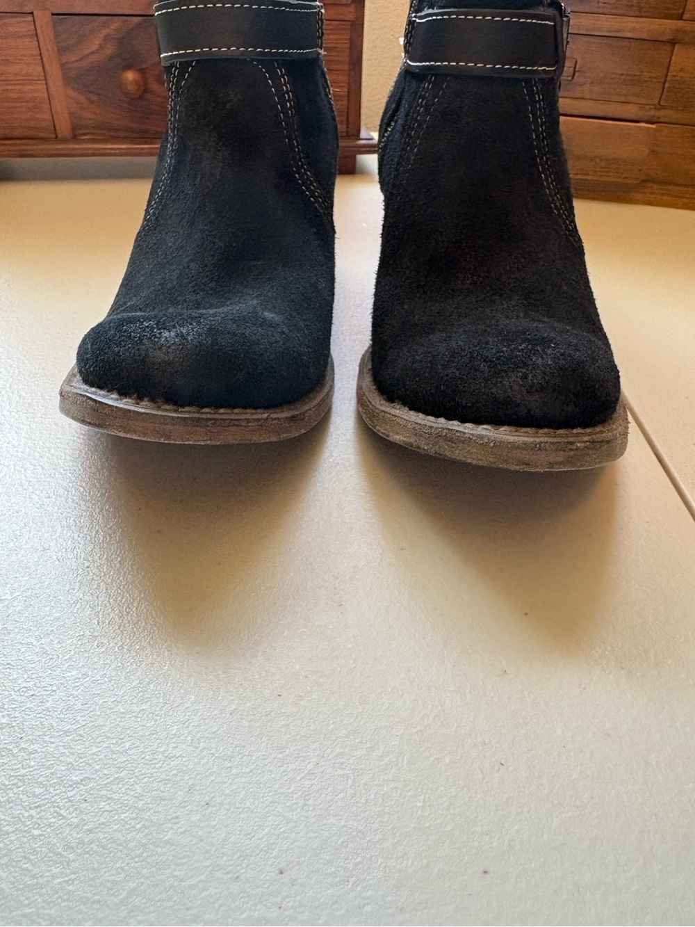 Freebird Shiloh Black Suede Ankle Booties
Size 7 - Picture 4 of 9